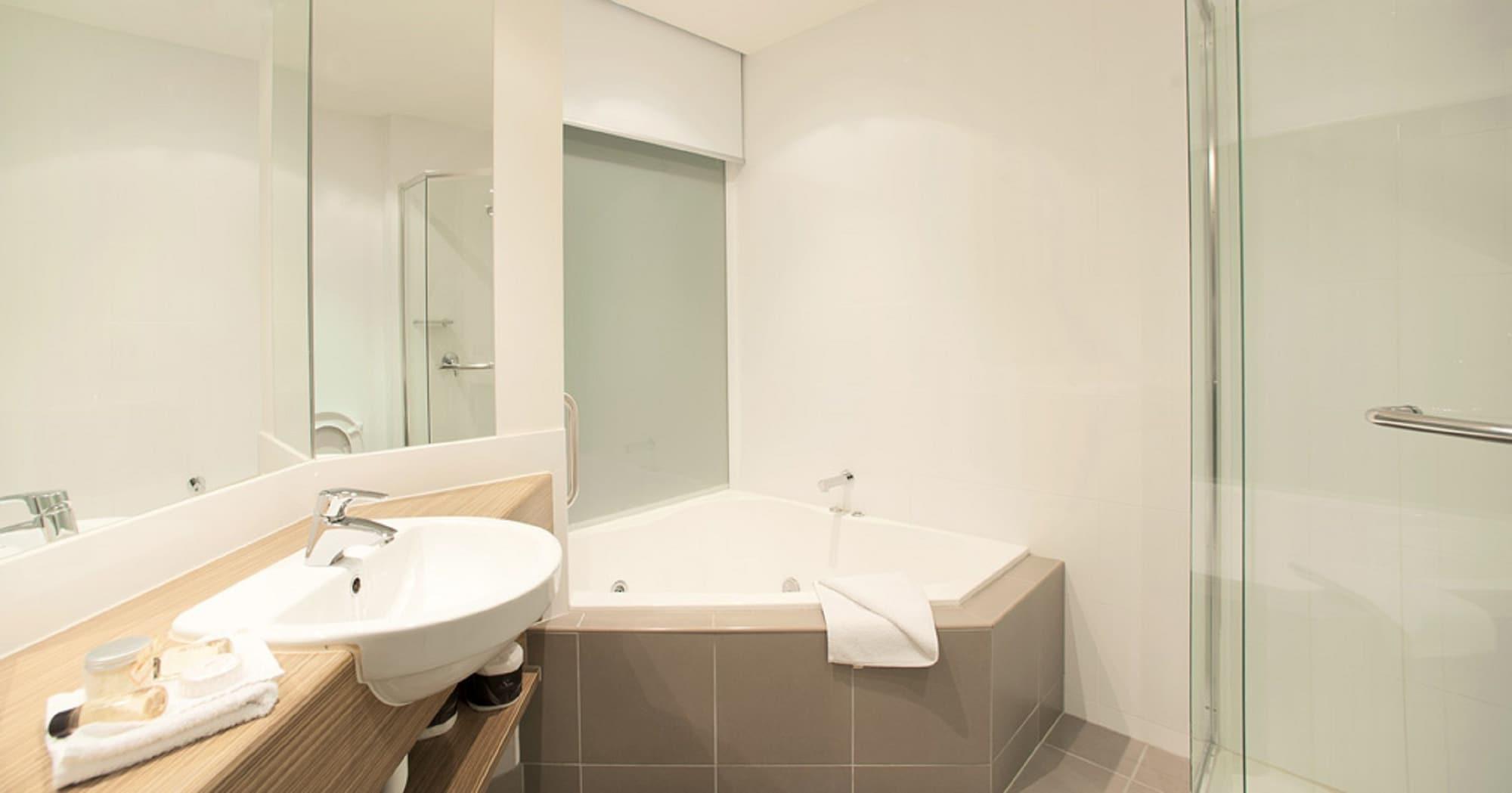 The Waves Apartments Коув Экстерьер фото