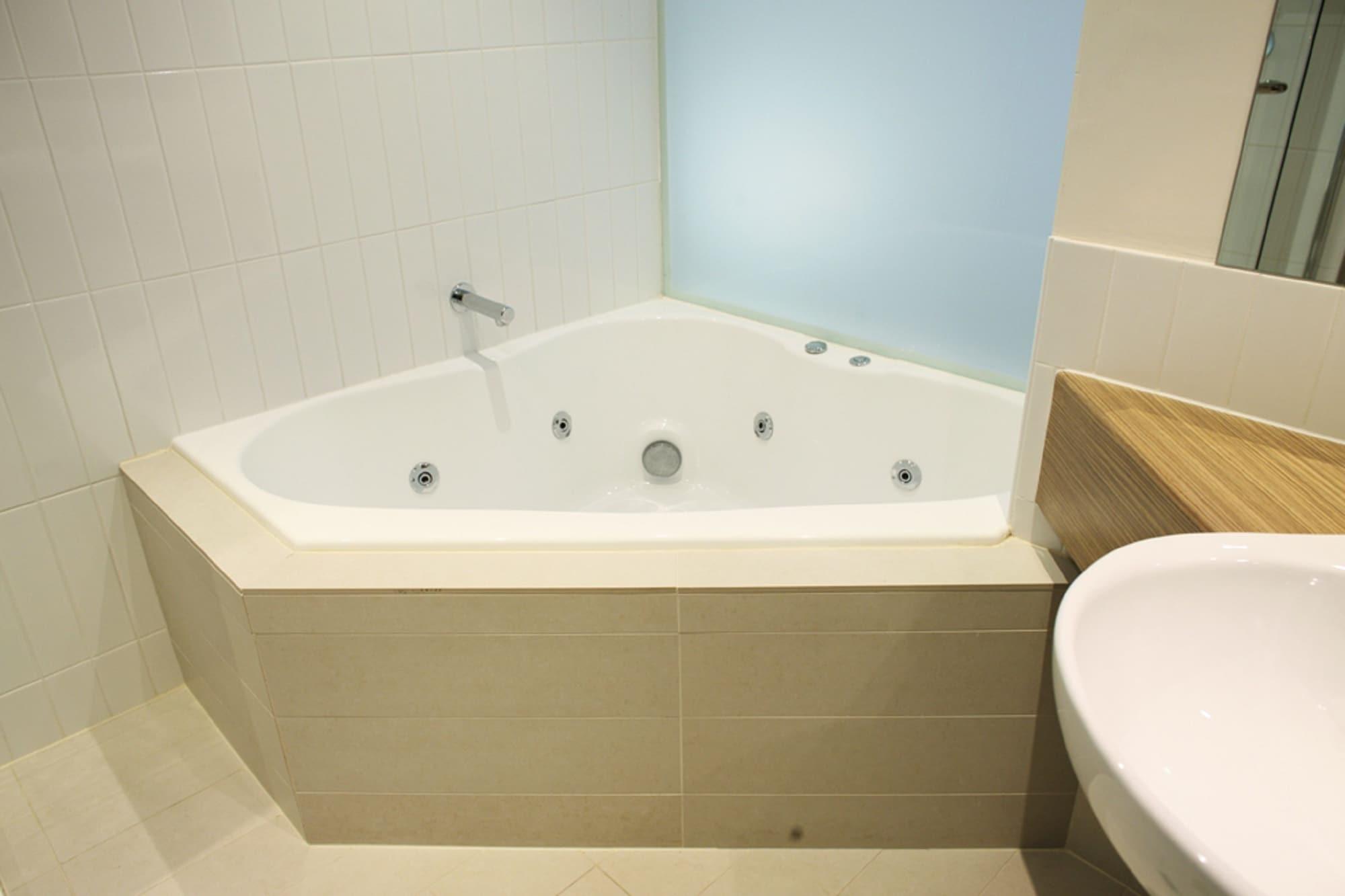 The Waves Apartments Коув Экстерьер фото