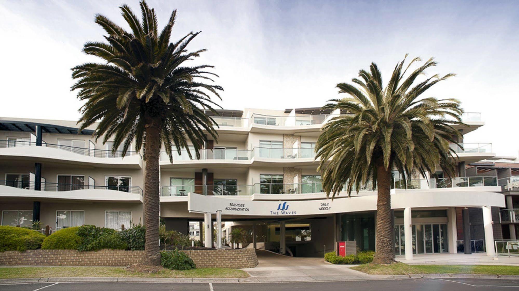 The Waves Apartments Коув Экстерьер фото
