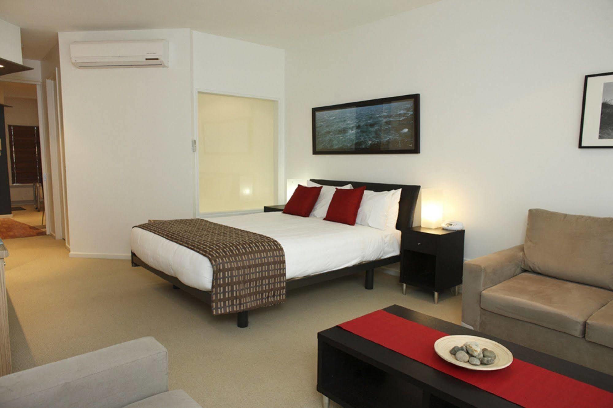 The Waves Apartments Коув Экстерьер фото